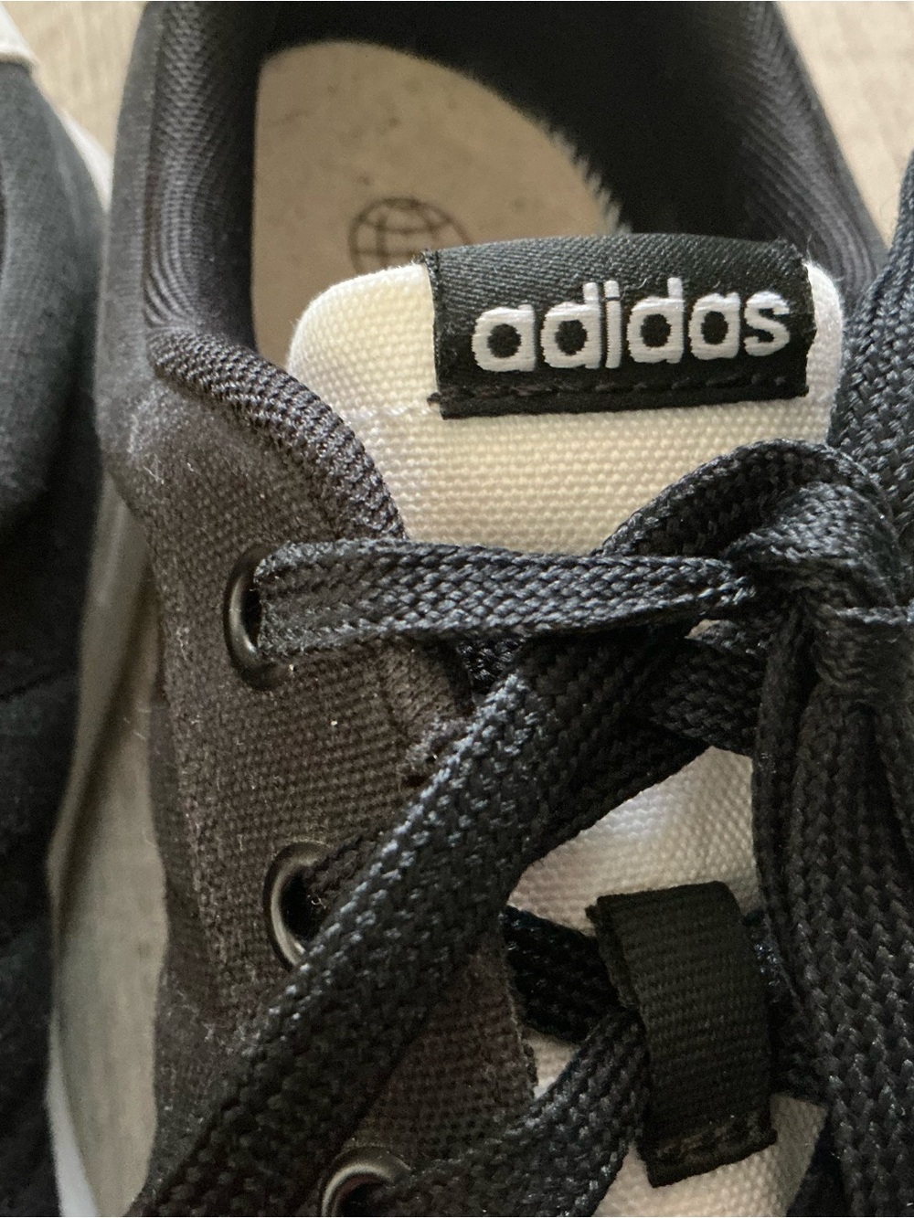 Adidas men’s vucraid 3R men’s skate shoes sneakers black and white size 10.5 - Picture 9 of 9